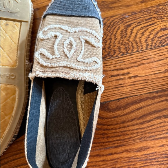 CHANEL Tan and Black Espadrilles - Picture 3 of 5
